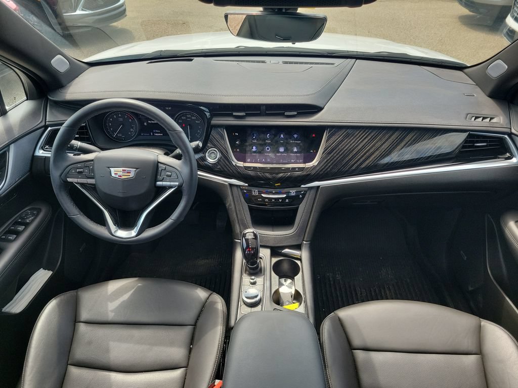 Used 2025 Cadillac XT6 Premium Luxury w/ Technology Package AWD/4WD image 9