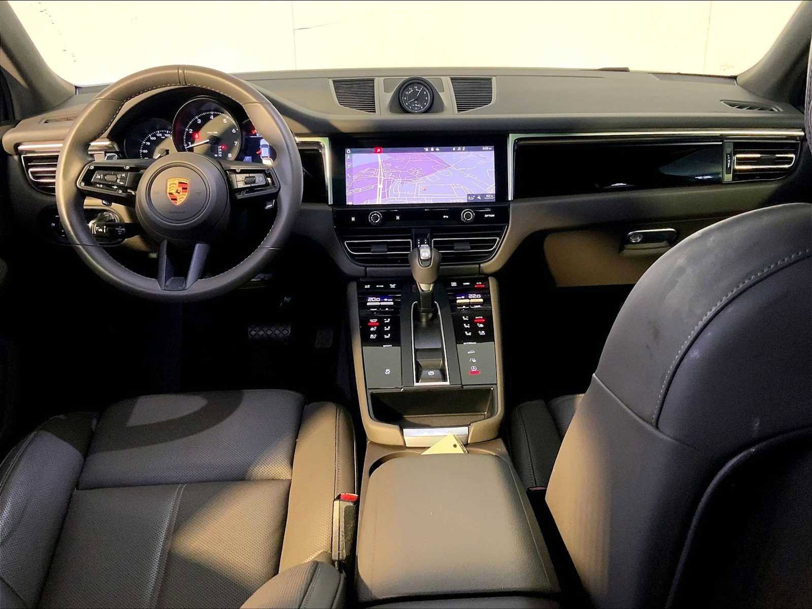 Certified 2023 Porsche Macan image 14