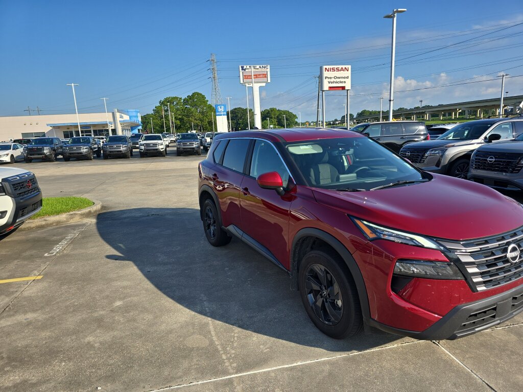 Used 2026 Nissan Rogue SV w/ Cold Weather Package FWD image 8