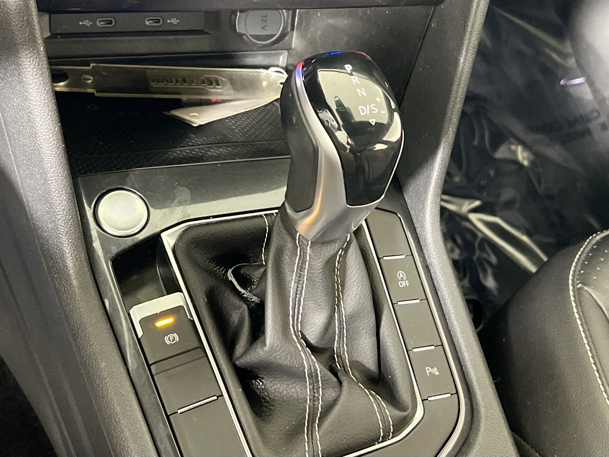 Used 2022 Volkswagen Tiguan SE R-Line image 16