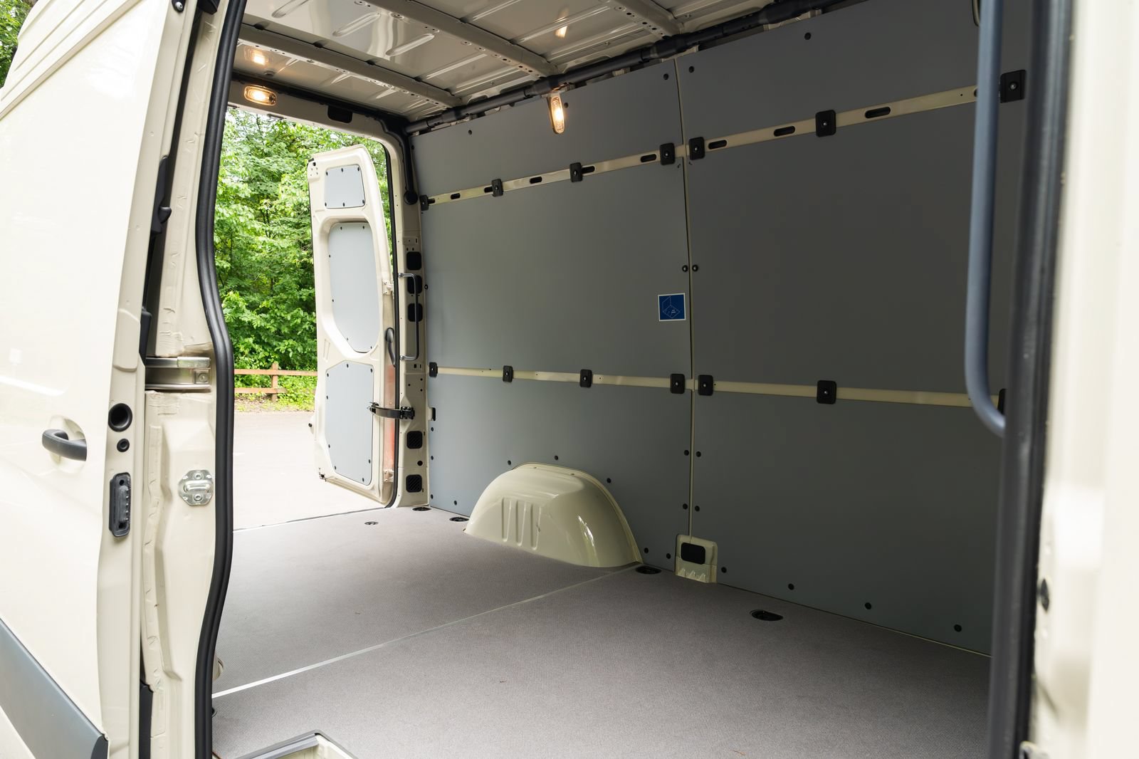 Used 2025 Mercedes-Benz Sprinter 2500 image 13