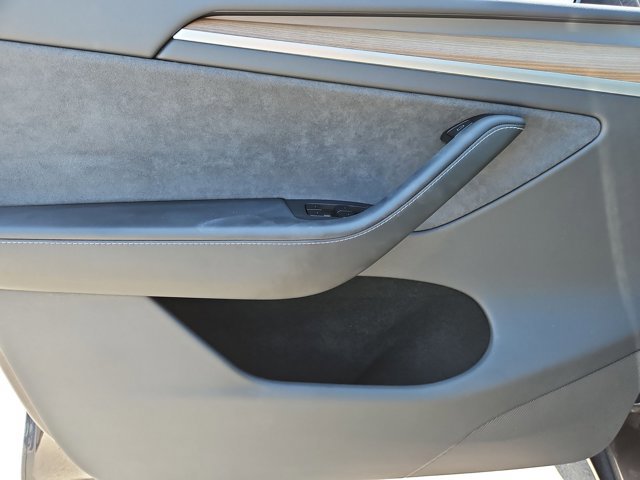 Used 2025 Tesla Model Y Long Range AWD/4WD image 10