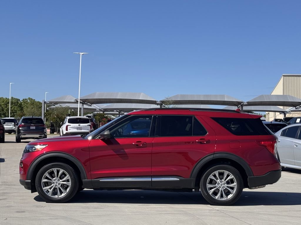 Used 2020 Ford Explorer XLT w/ Equipment Group 202A image 3