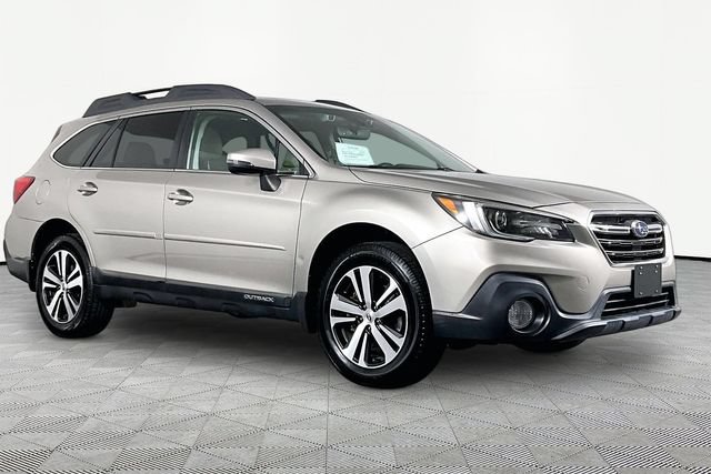 Used 2018 Subaru Outback 2.5i Limited AWD/4WD image 3