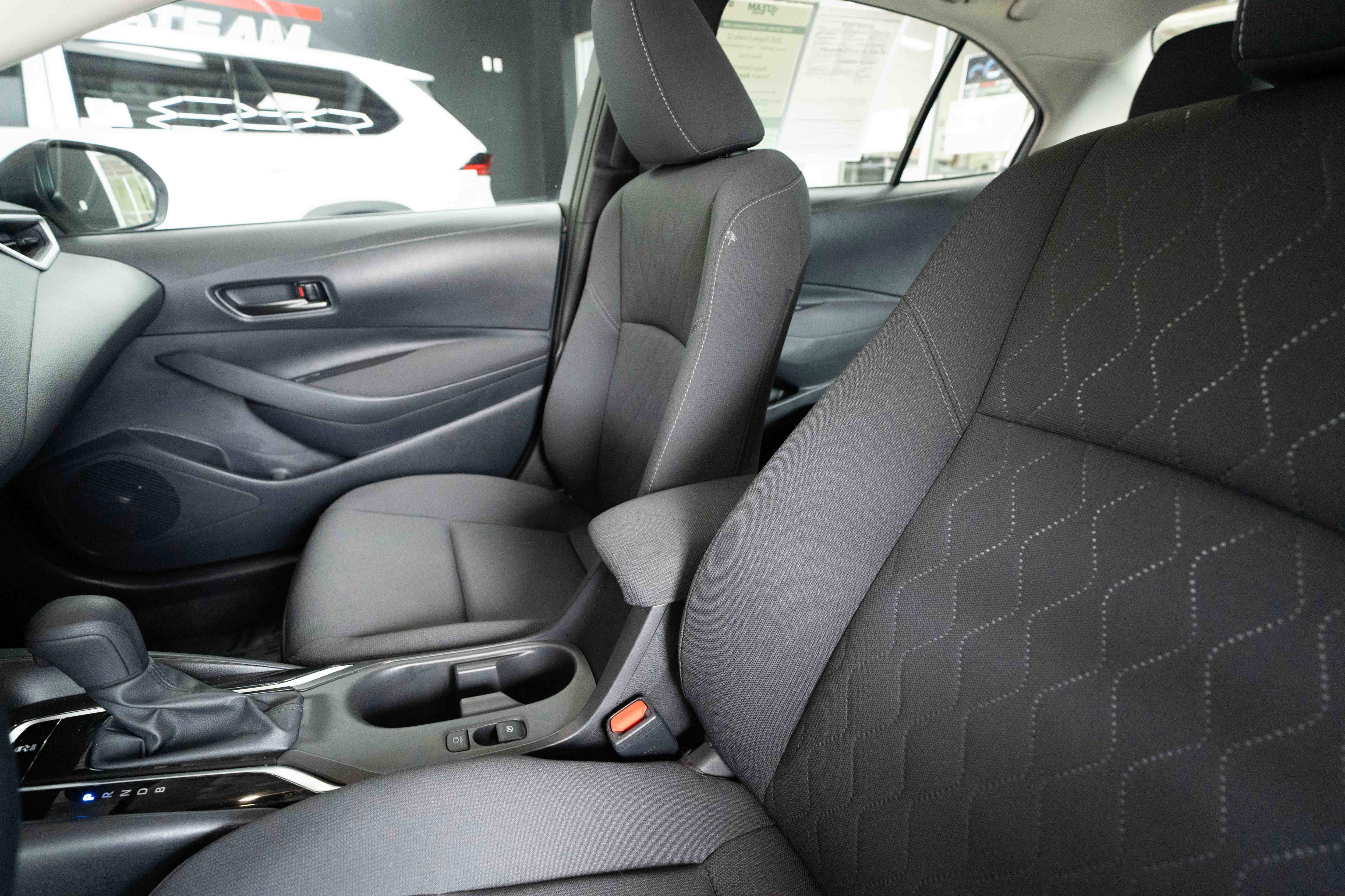 Used 2025 Toyota Corolla LE FWD image 10