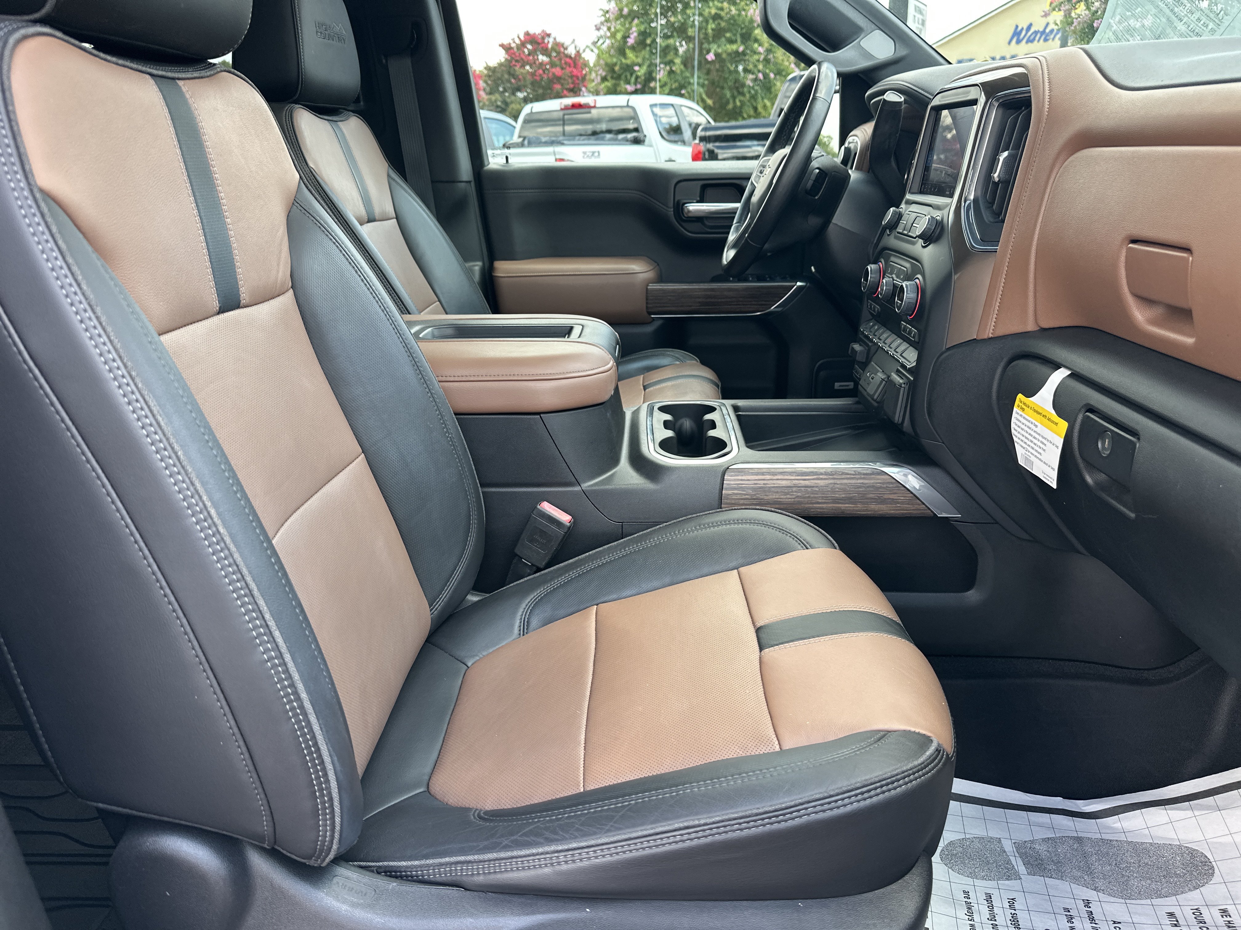 Used 2019 Chevrolet Silverado 1500 High Country w/ Technology Package AWD/4WD image 14