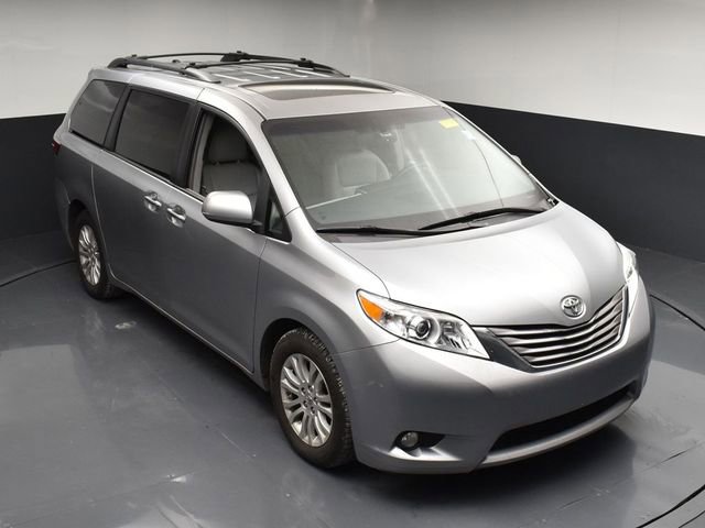 Used 2017 Toyota Sienna XLE w/ XLE Navigation Package image 41