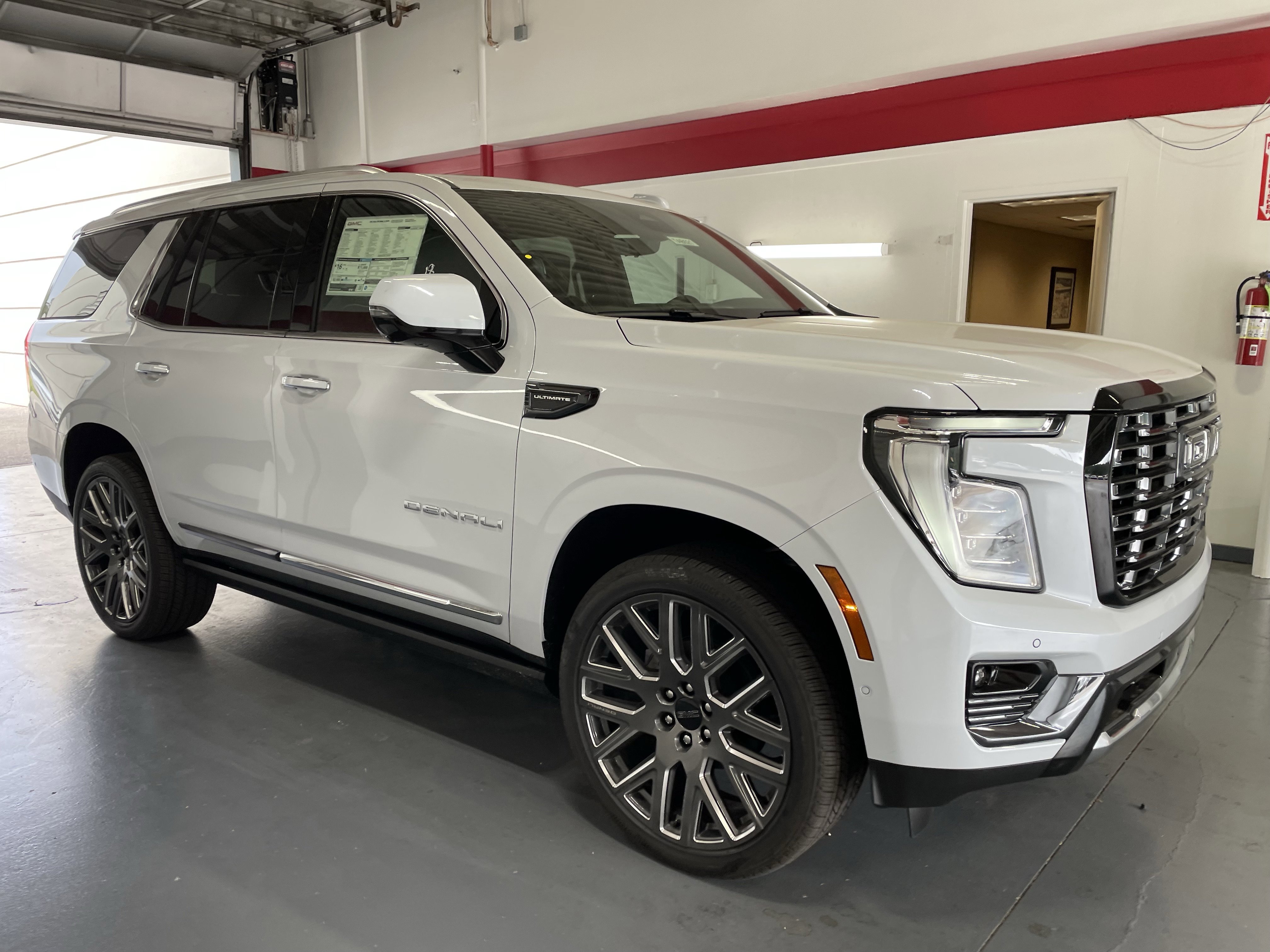 New 2026 GMC Yukon Denali Ultimate AWD/4WD image 3