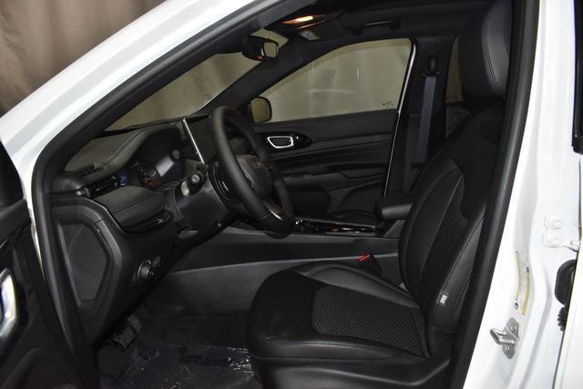 New 2026 Jeep Compass Latitude w/ Sun and Sound Group image 10