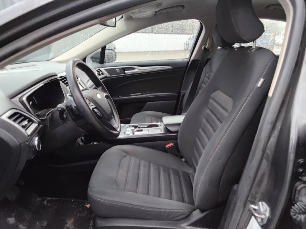Used 2019 Ford Fusion SE FWD image 8