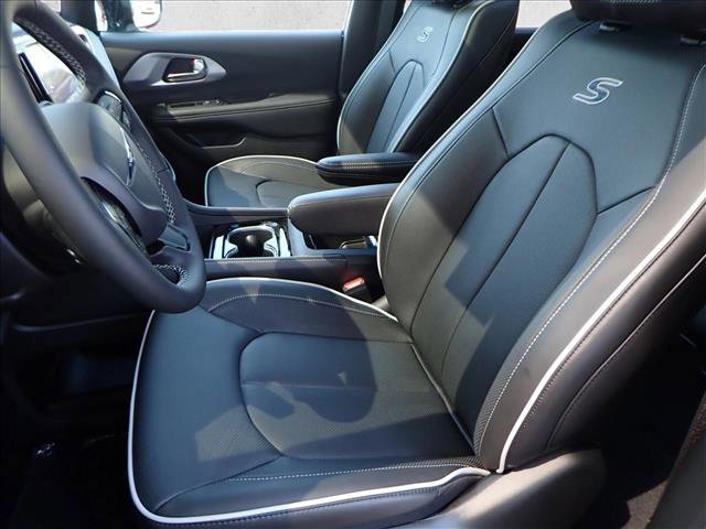 New 2026 Chrysler Pacifica Limited w/ Uconnect Theater Family Group AWD/4WD image 14
