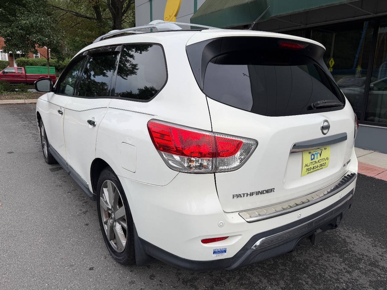 Used 2013 Nissan Pathfinder Platinum AWD/4WD image 4