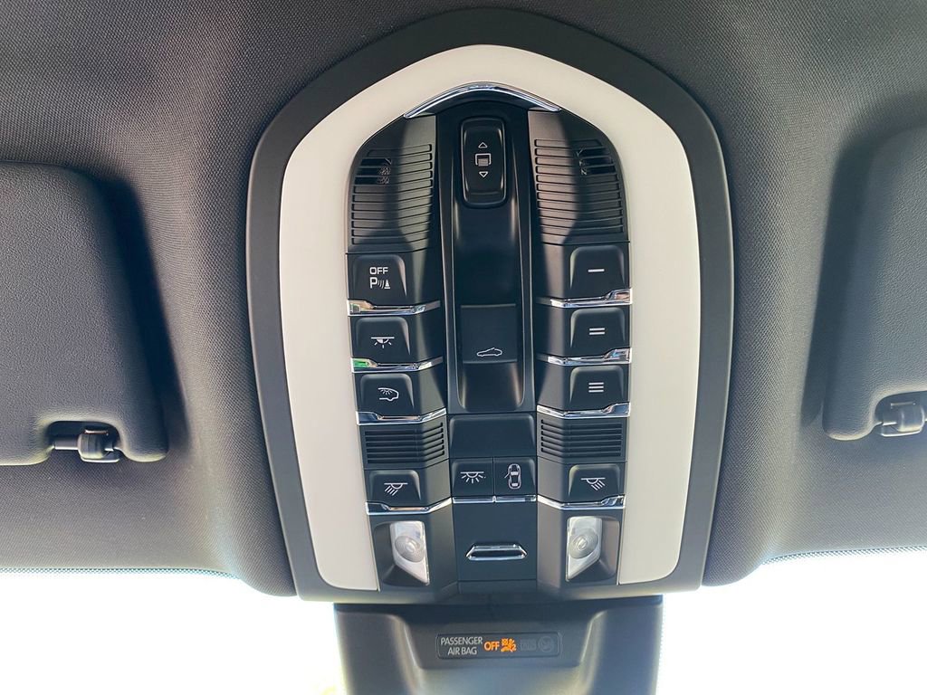 Used 2019 Porsche Macan AWD/4WD image 23