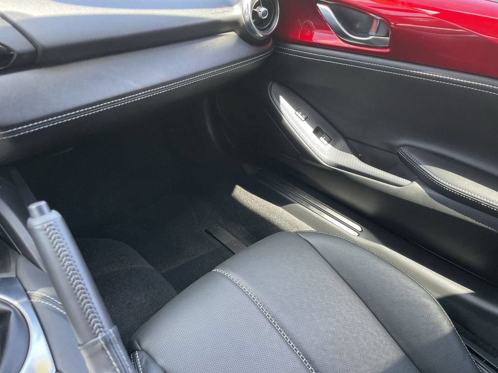 Used 2025 MAZDA MX-5 Miata RF Grand Touring RWD image 17
