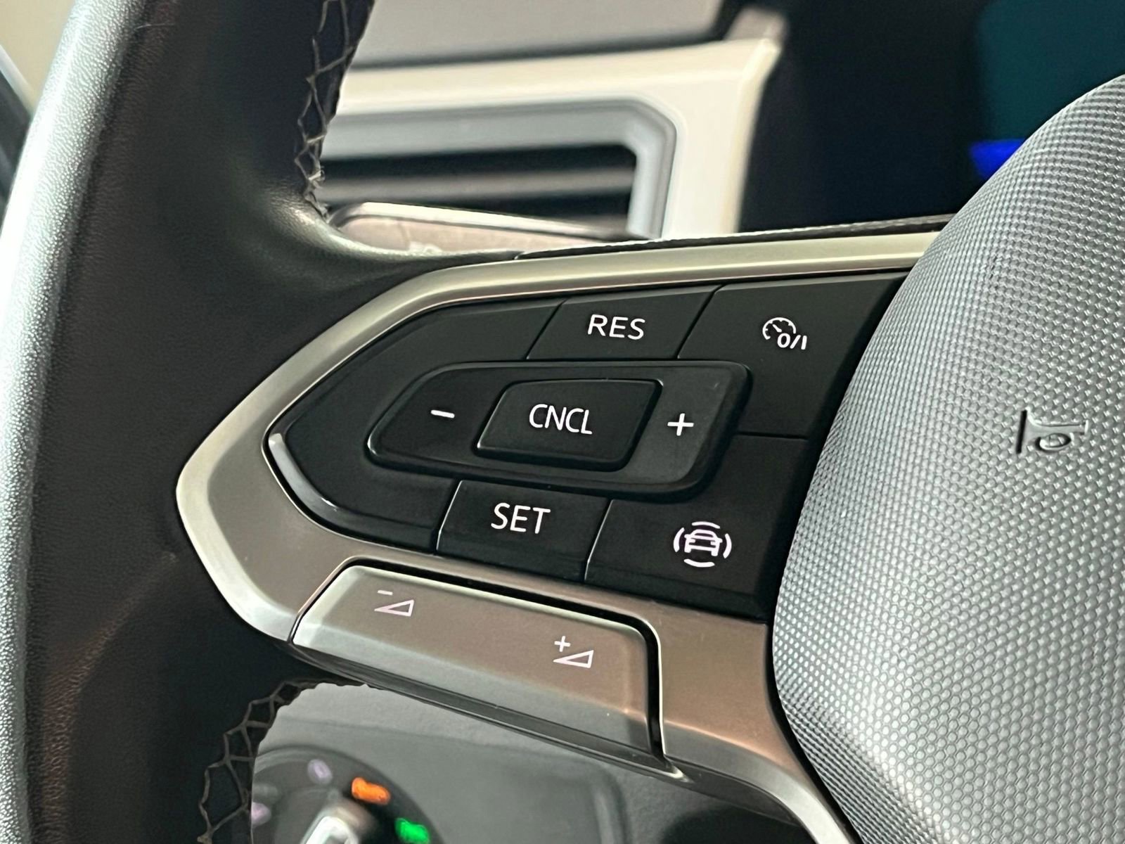 Used 2023 Volkswagen Atlas Cross Sport SE AWD/4WD image 29