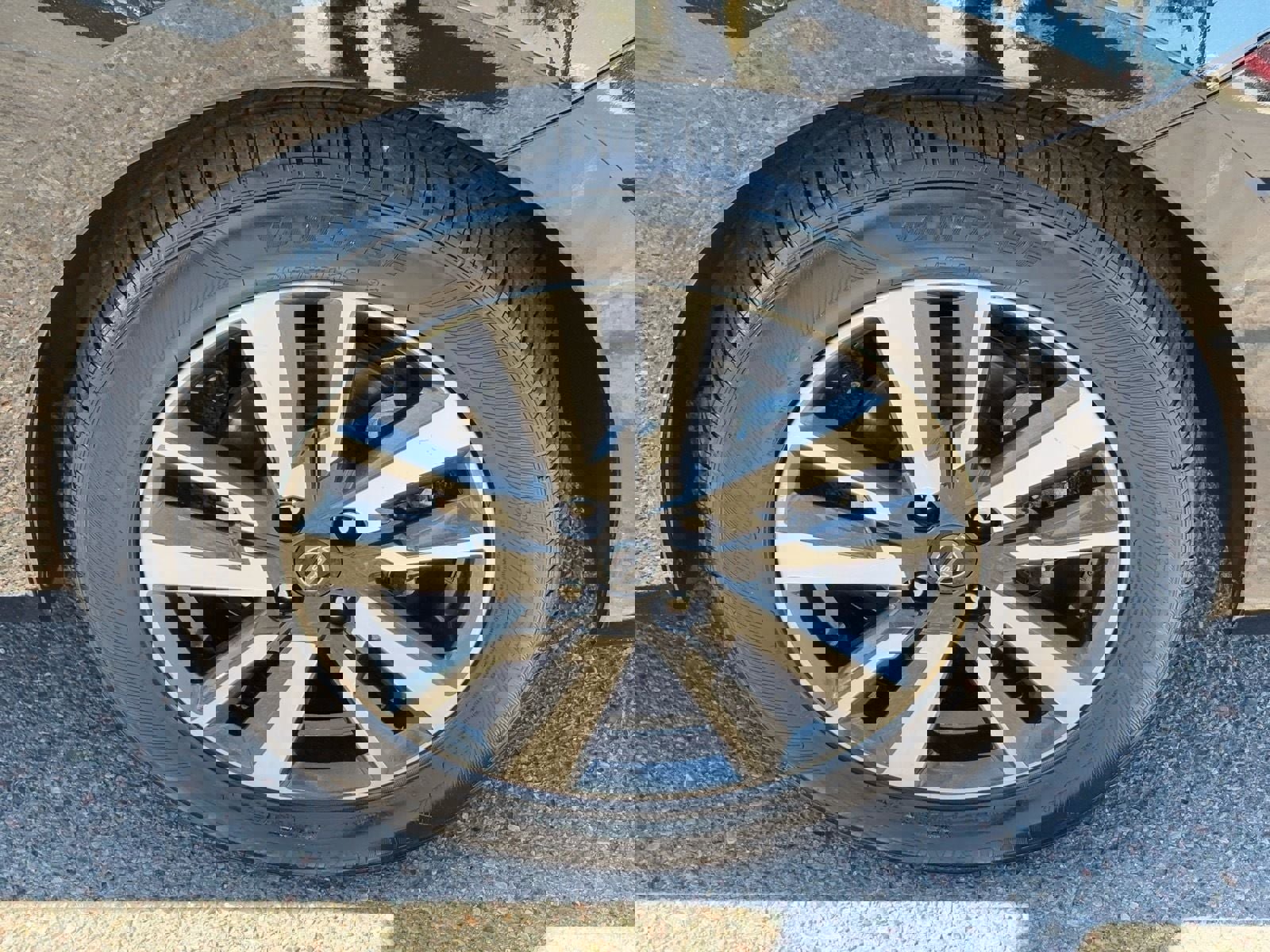 Used 2025 Nissan Versa SV image 8