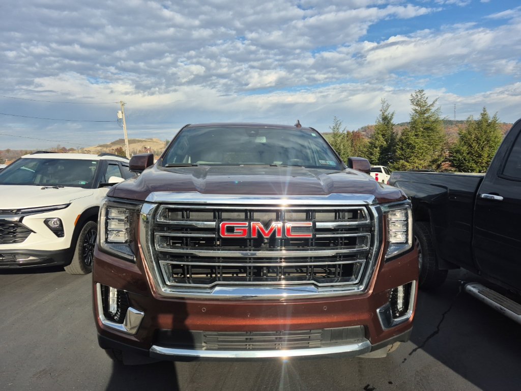Used 2022 GMC Yukon SLT w/ SLT Premium Package AWD/4WD image 2