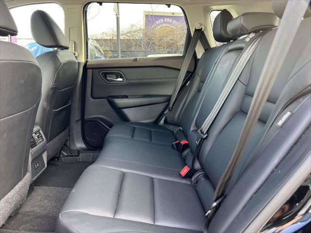 Used 2023 Nissan Rogue SV w/ SV Premium B Package image 12