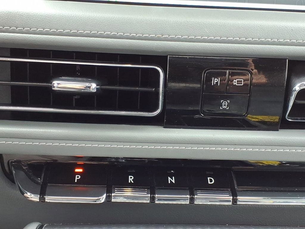 Used 2020 Lincoln Aviator Grand Touring w/ Elements Package Plus image 18