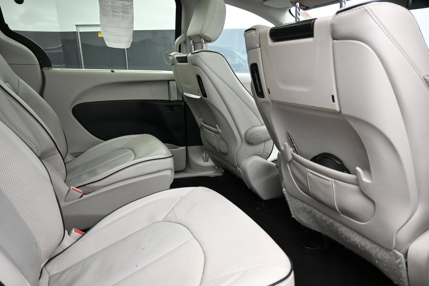 Used 2018 Chrysler Pacifica Limited w/ Advanced Safetytec Group FWD image 26