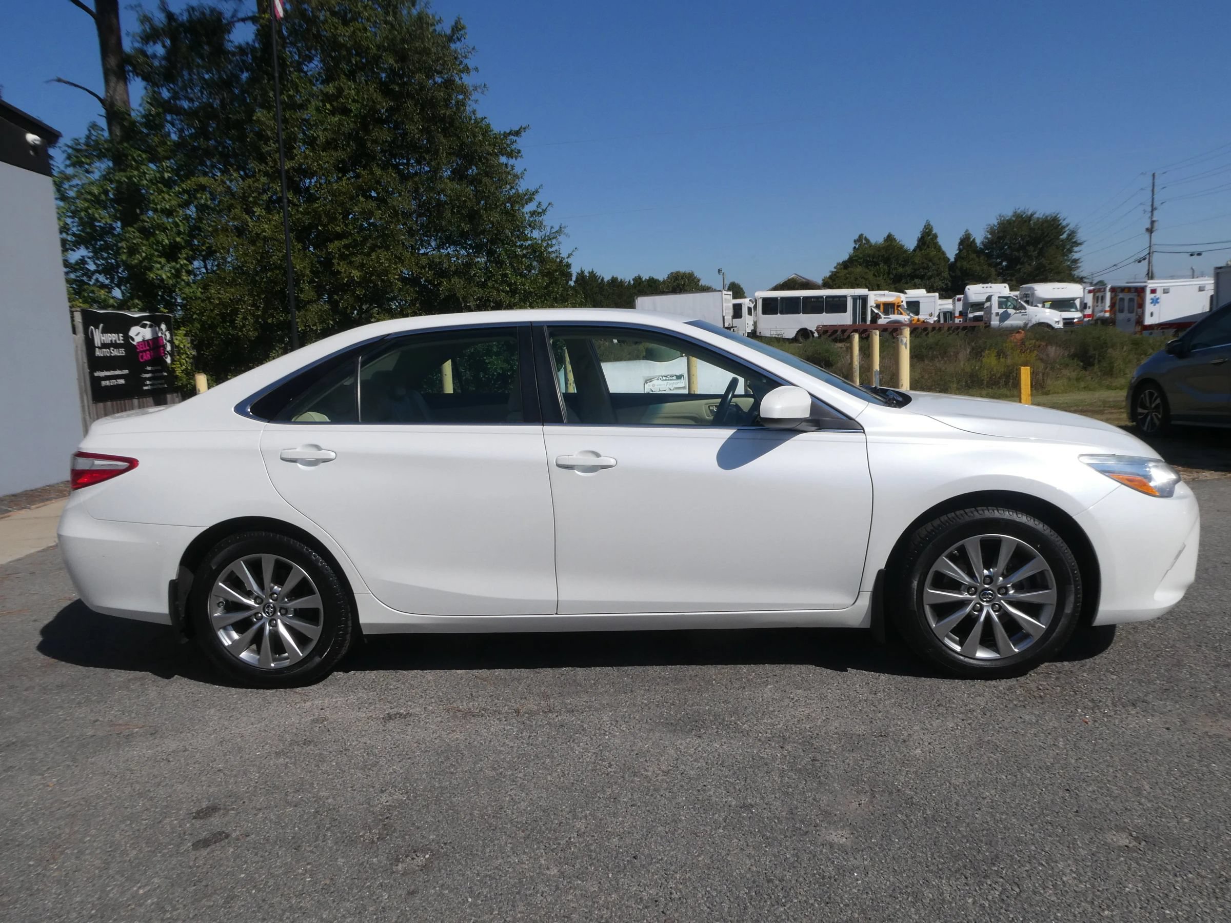 Used 2016 Toyota Camry XLE FWD image 4