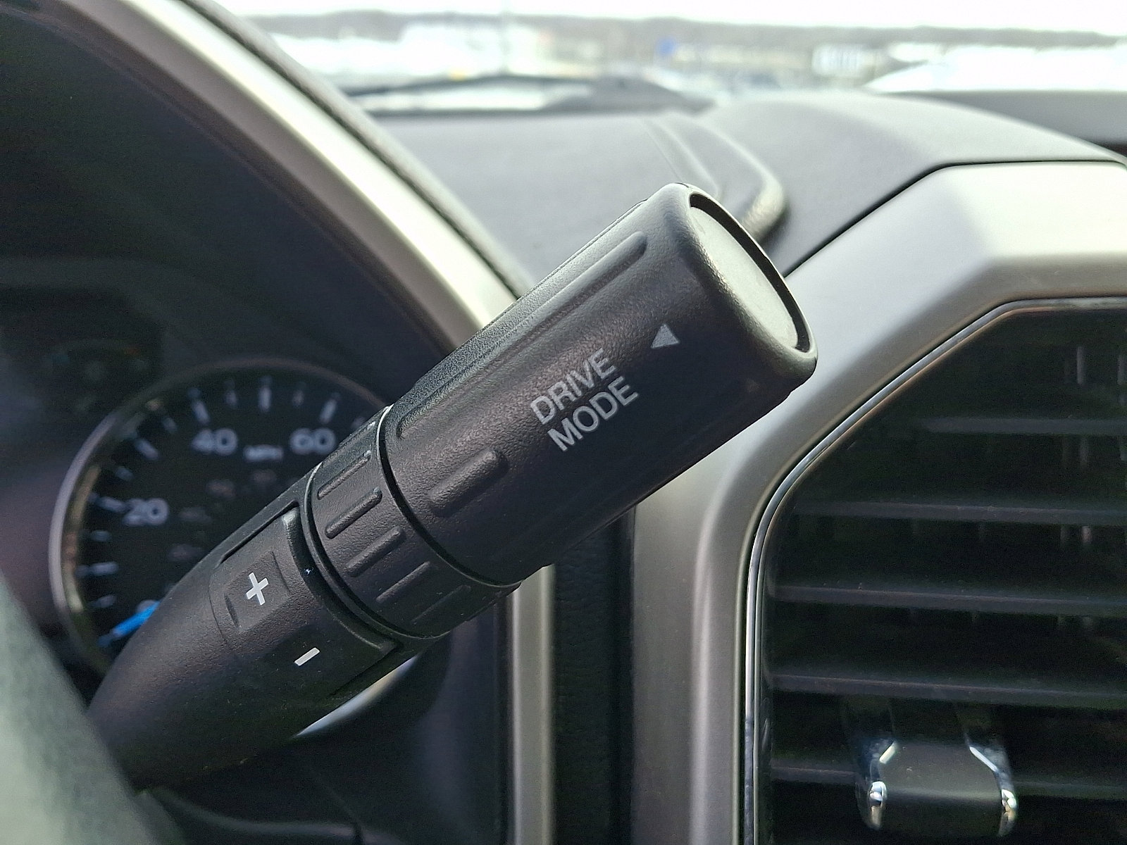 Used 2020 Ford F250 Lariat w/ Chrome Package image 14