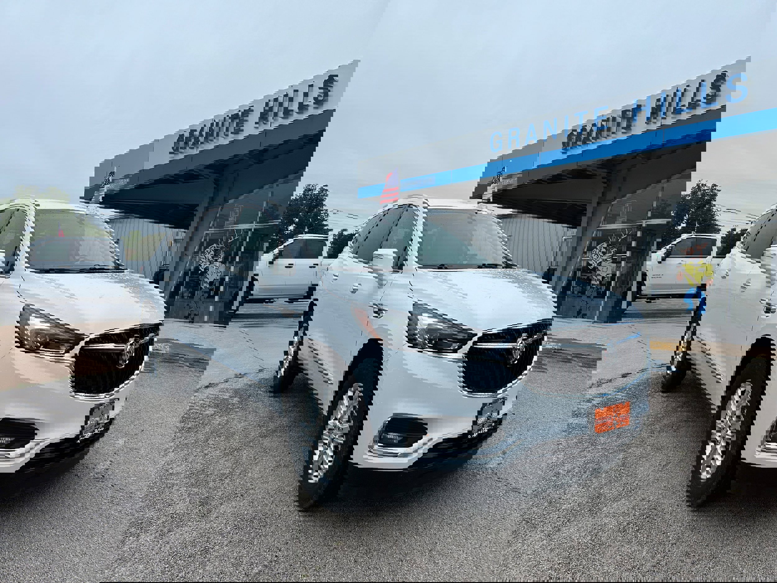 Used 2019 Buick Enclave Essence FWD image 1