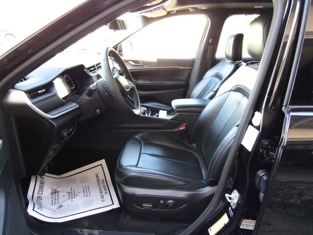 Used 2024 Jeep Grand Cherokee L Limited w/ Luxury Tech Group II image 29