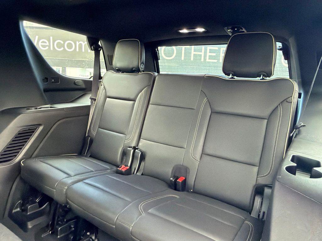 Used 2022 GMC Yukon SLT w/ SLT Luxury Package AWD/4WD image 15