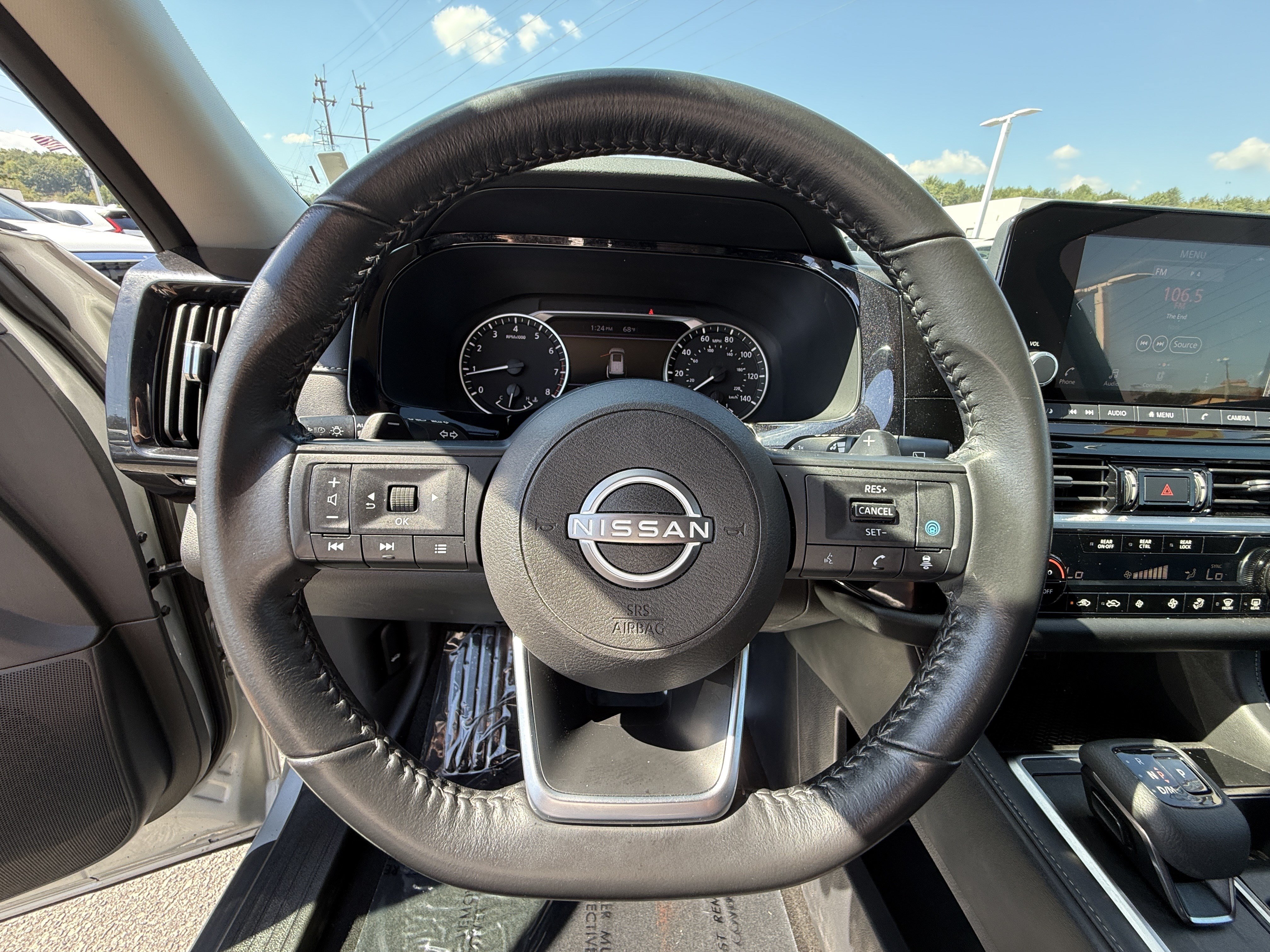 Used 2024 Nissan Pathfinder SV AWD/4WD image 17