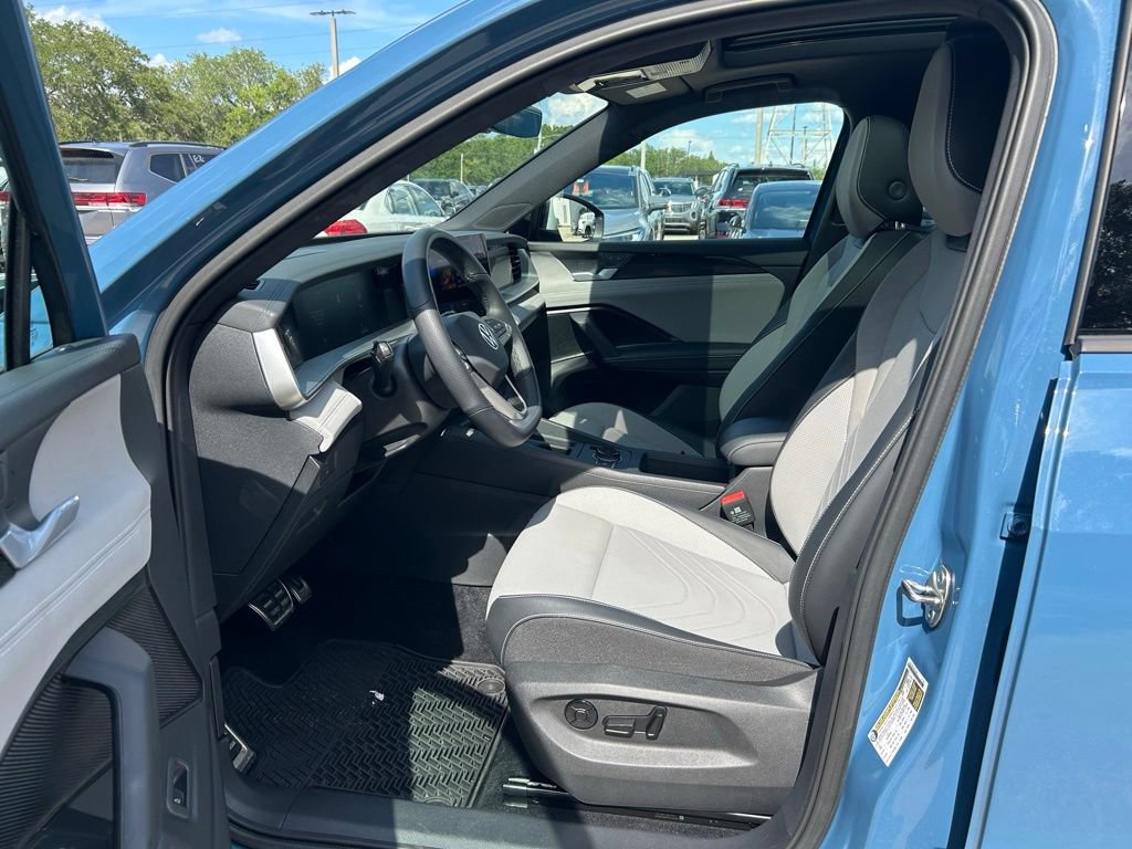 Certified 2025 Volkswagen Tiguan SE R-Line FWD image 19