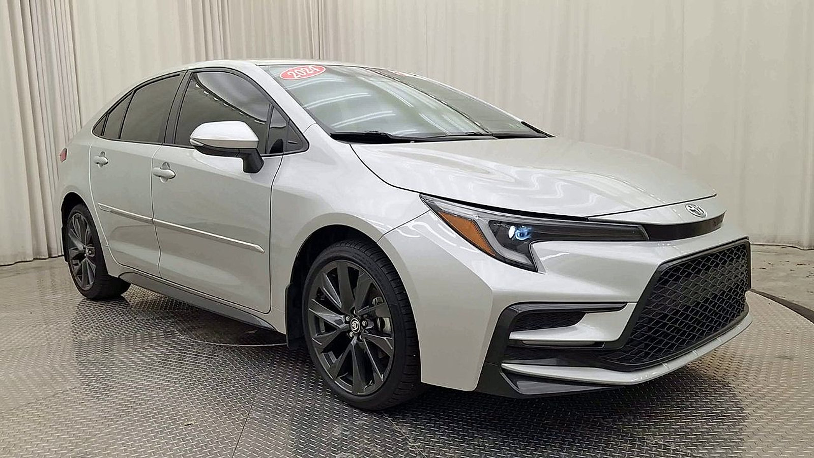 Certified 2024 Toyota Corolla SE FWD image 9
