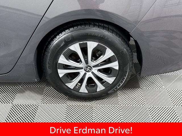 Certified 2022 Toyota Prius Prime XLE FWD image 4