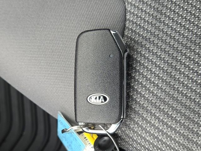 Used 2020 Kia Niro LXS image 33