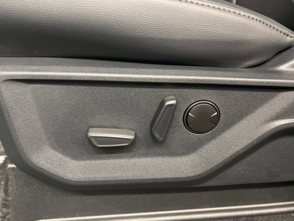 New 2026 Ford F350 Lariat w/ Black Appearance Package image 30