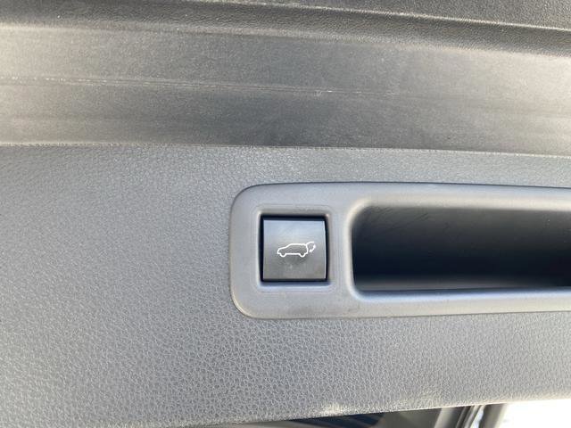 Used 2023 Toyota Highlander LE FWD image 14