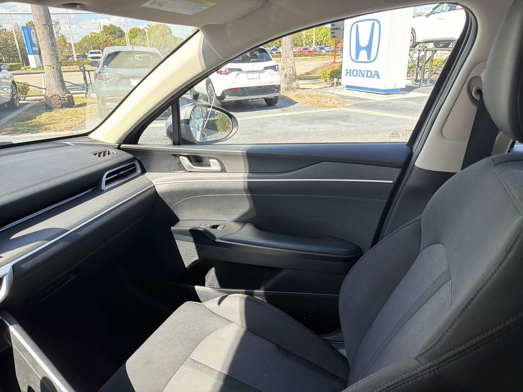 Used 2022 Kia K5 LXS image 11