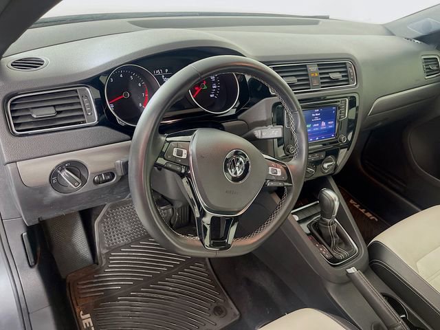 Used 2016 Volkswagen Jetta Sport FWD image 10