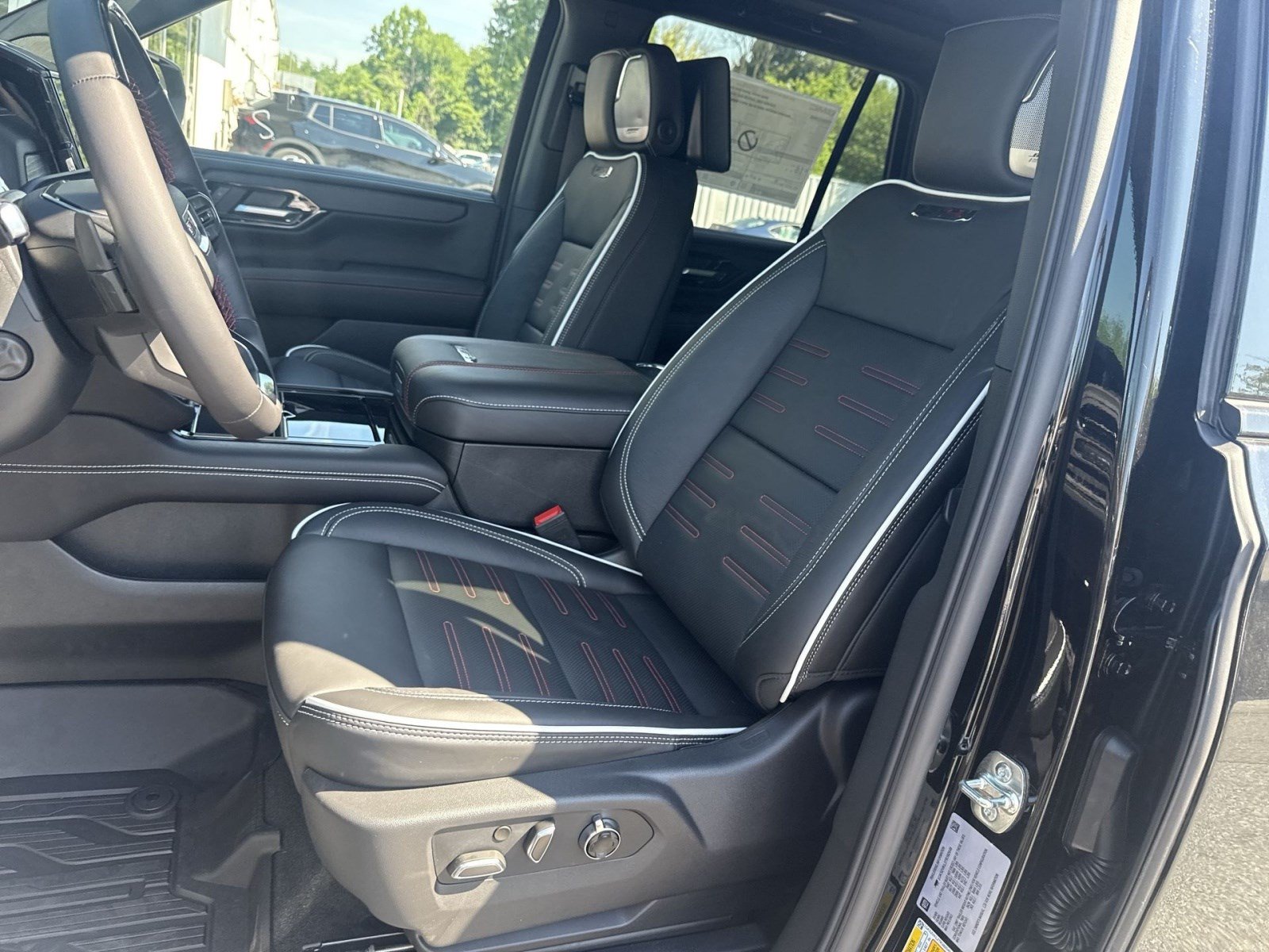 New 2026 GMC Yukon AT4 Ultimate w/ LPO, Floor Liner Package AWD/4WD image 11