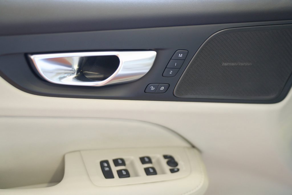 Certified 2025 Volvo V60 B5 Cross Country Plus image 7