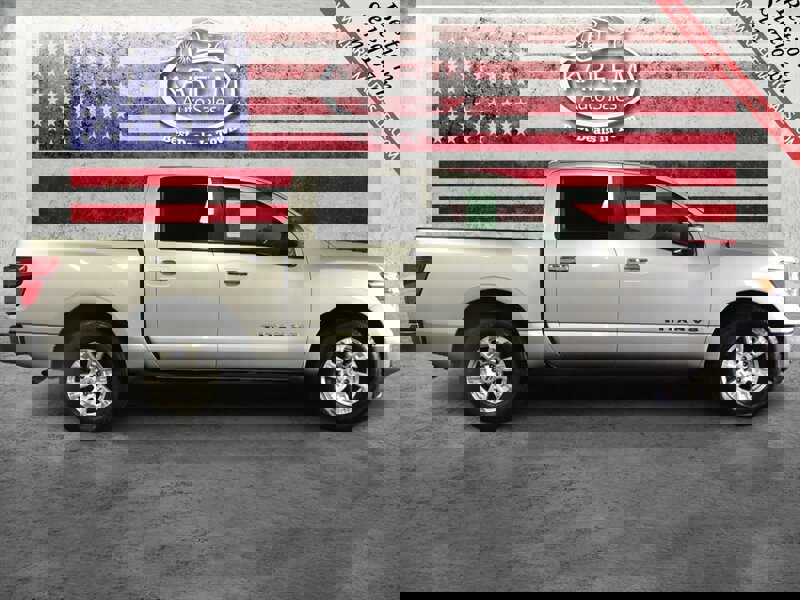 Used 2018 Nissan Titan SV image 4