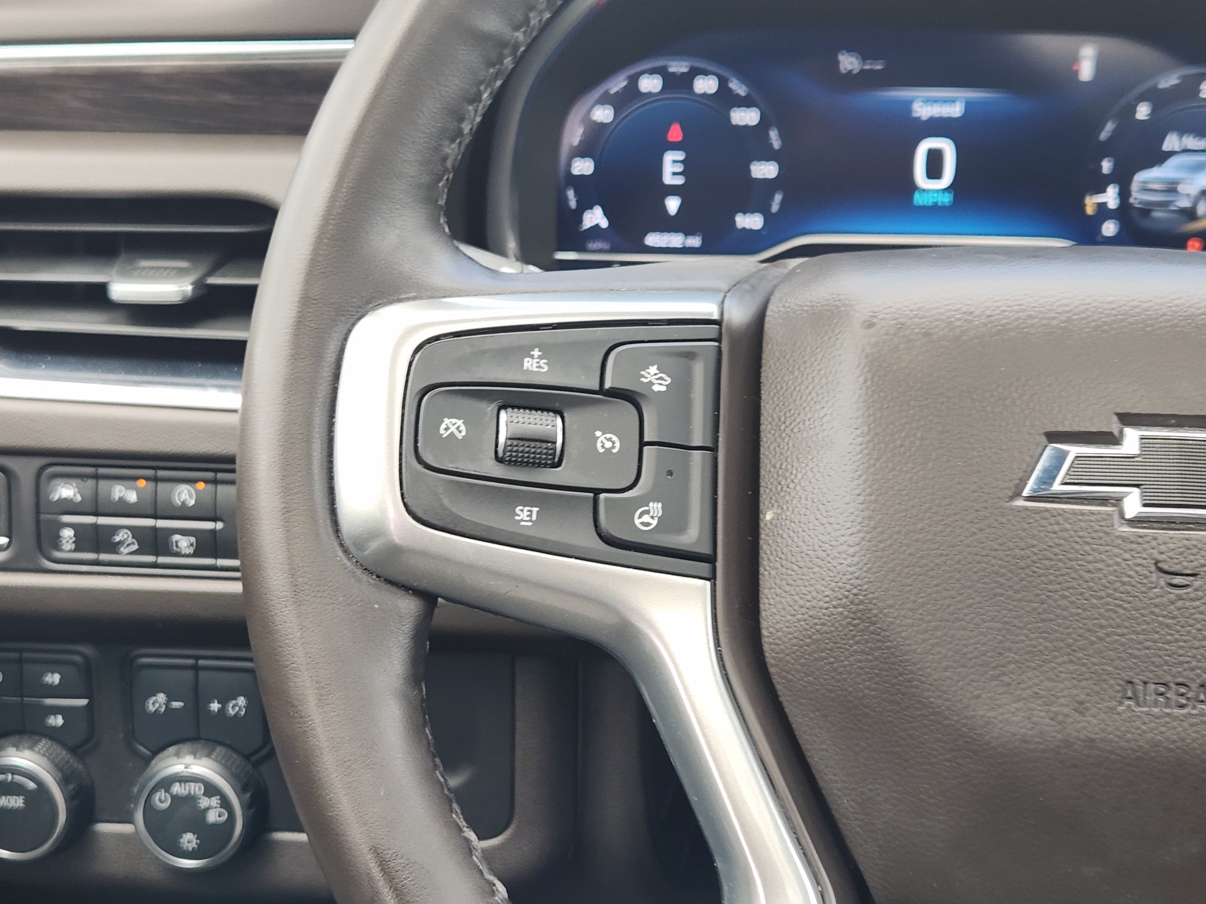 Used 2023 Chevrolet Tahoe Z71 w/ Luxury Package AWD/4WD image 29