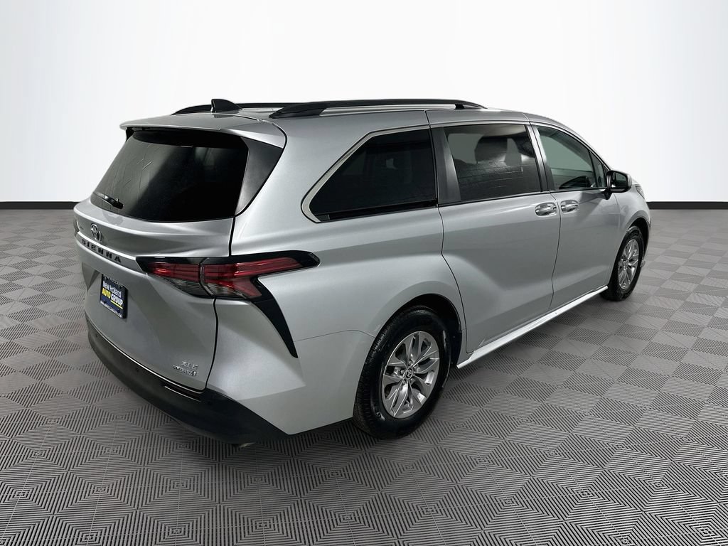 Used 2022 Toyota Sienna XLE w/ XLE Plus Package AWD/4WD image 7