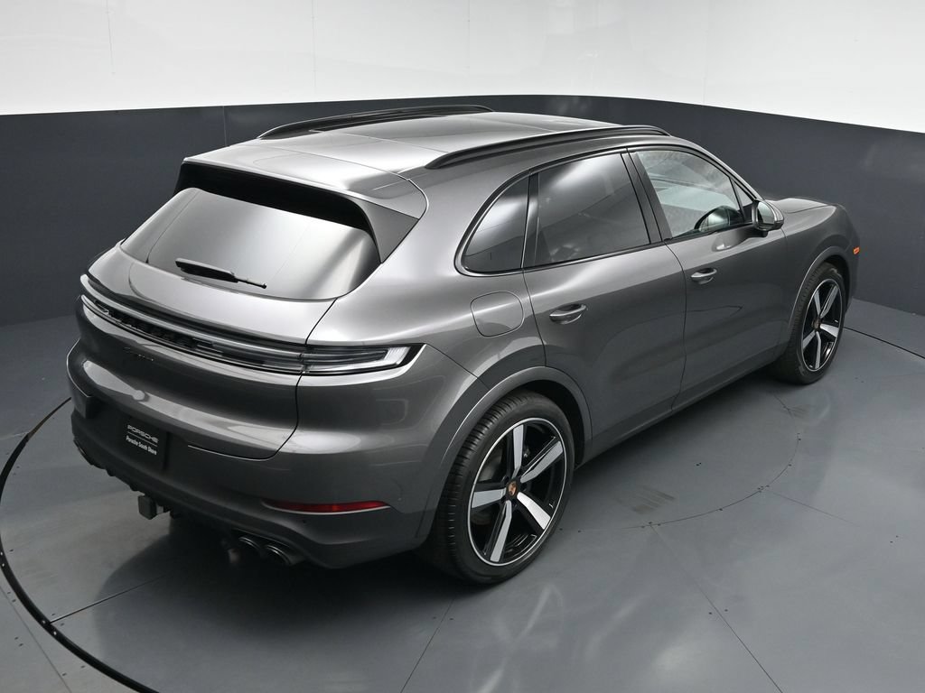Certified 2025 Porsche Cayenne AWD/4WD image 19