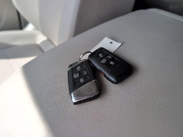 Certified 2022 Volkswagen Atlas SE w/ Black Wheel Package FWD image 28