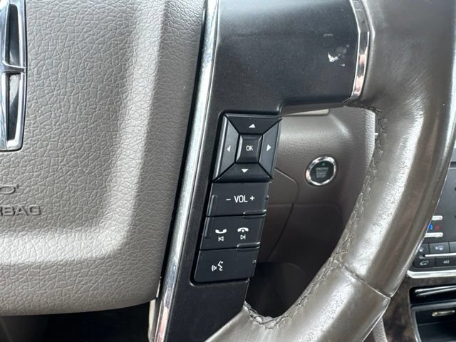 Used 2017 Lincoln Navigator Select AWD/4WD image 25