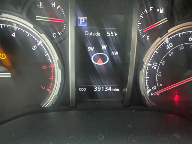 Used 2022 Toyota 4Runner Limited AWD/4WD image 2