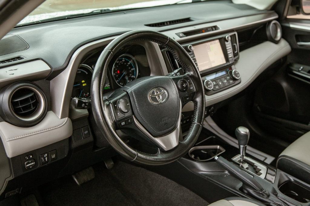 Used 2017 Toyota RAV4 Limited w/ Advanced Technology Package AWD/4WD image 10