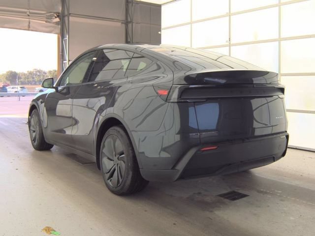 Used 2026 Tesla Model Y AWD image 4