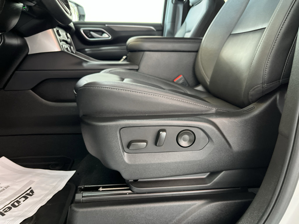 Used 2024 Chevrolet Suburban LT w/ Luxury Package RWD image 14